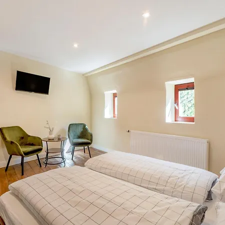 Apartment Alte Stadtvilla Weinberg 5 *